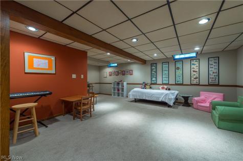 1916 Hunters Point Lane Westlake OH 44145