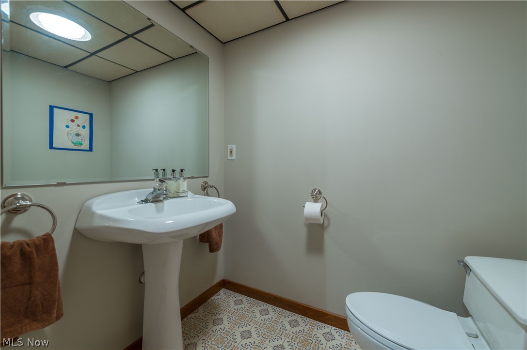 1916 Hunters Point Lane Westlake OH 44145