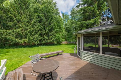 1916 Hunters Point Lane Westlake OH 44145