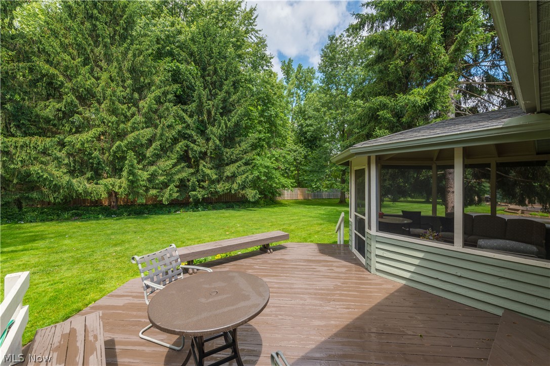 1916 Hunters Point Lane Westlake OH 44145