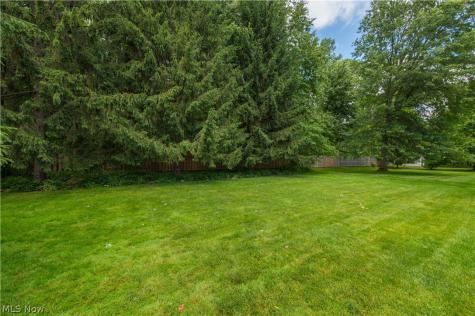 1916 Hunters Point Lane Westlake OH 44145