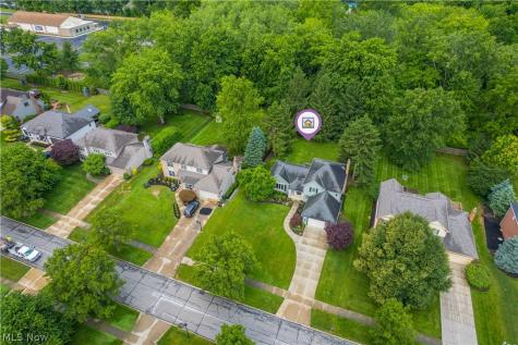 1916 Hunters Point Lane Westlake OH 44145