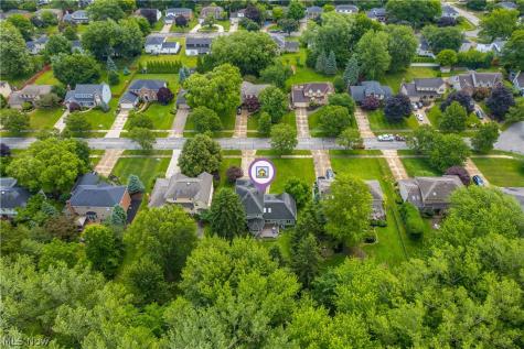 1916 Hunters Point Lane Westlake OH 44145