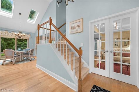 1916 Hunters Point Lane Westlake OH 44145