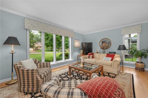 1916 Hunters Point Lane Westlake OH 44145