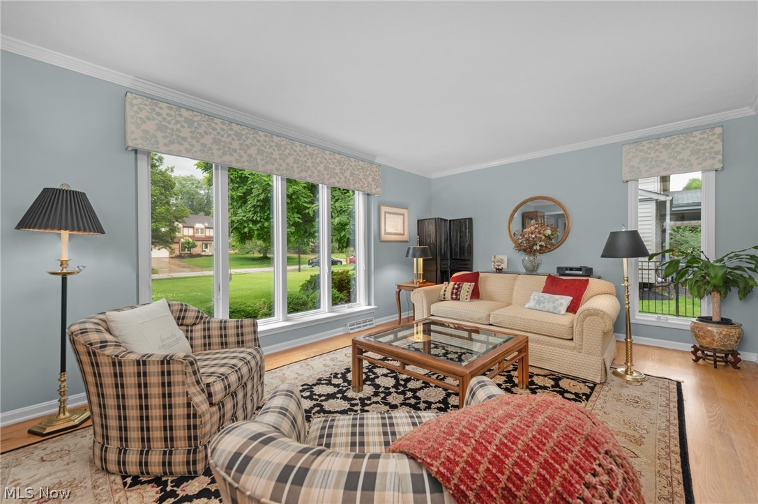 1916 Hunters Point Lane Westlake OH 44145