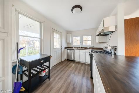 615 W Spruce Avenue Ravenna OH 44266
