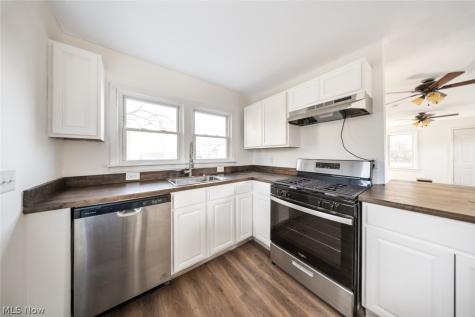 615 W Spruce Avenue Ravenna OH 44266