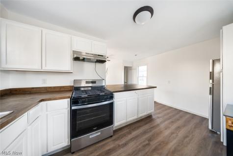 615 W Spruce Avenue Ravenna OH 44266