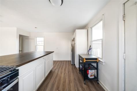 615 W Spruce Avenue Ravenna OH 44266