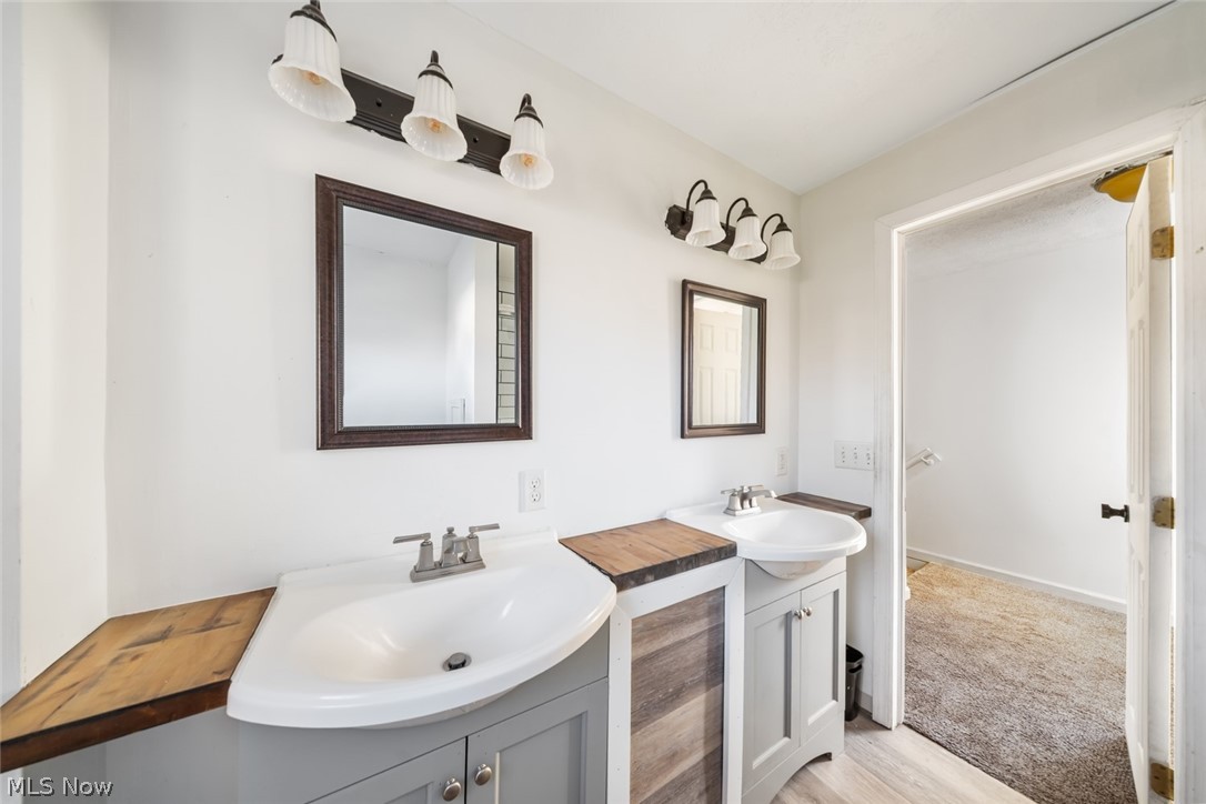 615 W Spruce Avenue Ravenna OH 44266