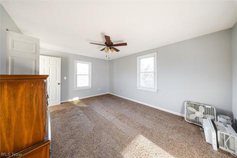 615 W Spruce Avenue Ravenna OH 44266