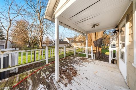 615 W Spruce Avenue Ravenna OH 44266