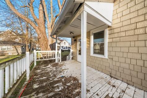 615 W Spruce Avenue Ravenna OH 44266