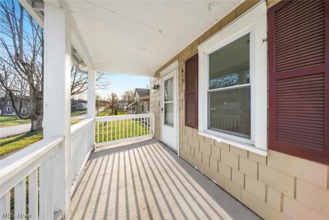 615 W Spruce Avenue Ravenna OH 44266