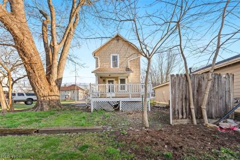 615 W Spruce Avenue Ravenna OH 44266
