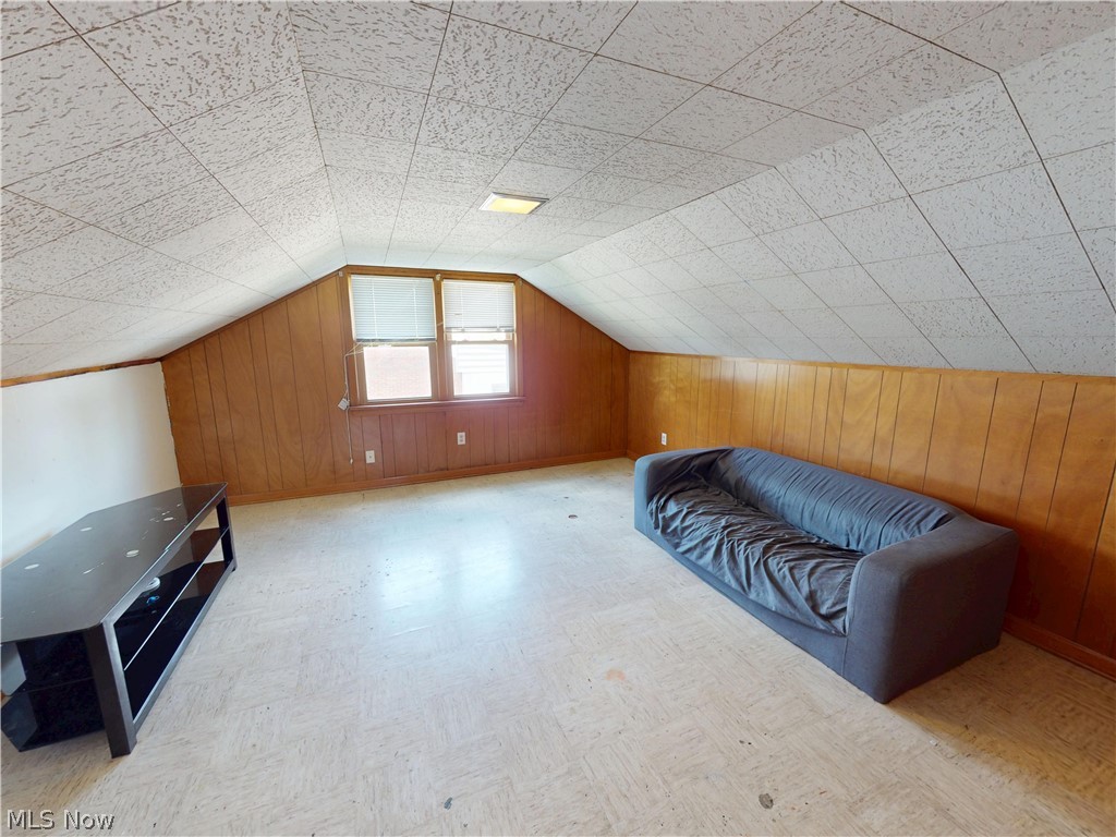 615 Edison Street Struthers OH 44471