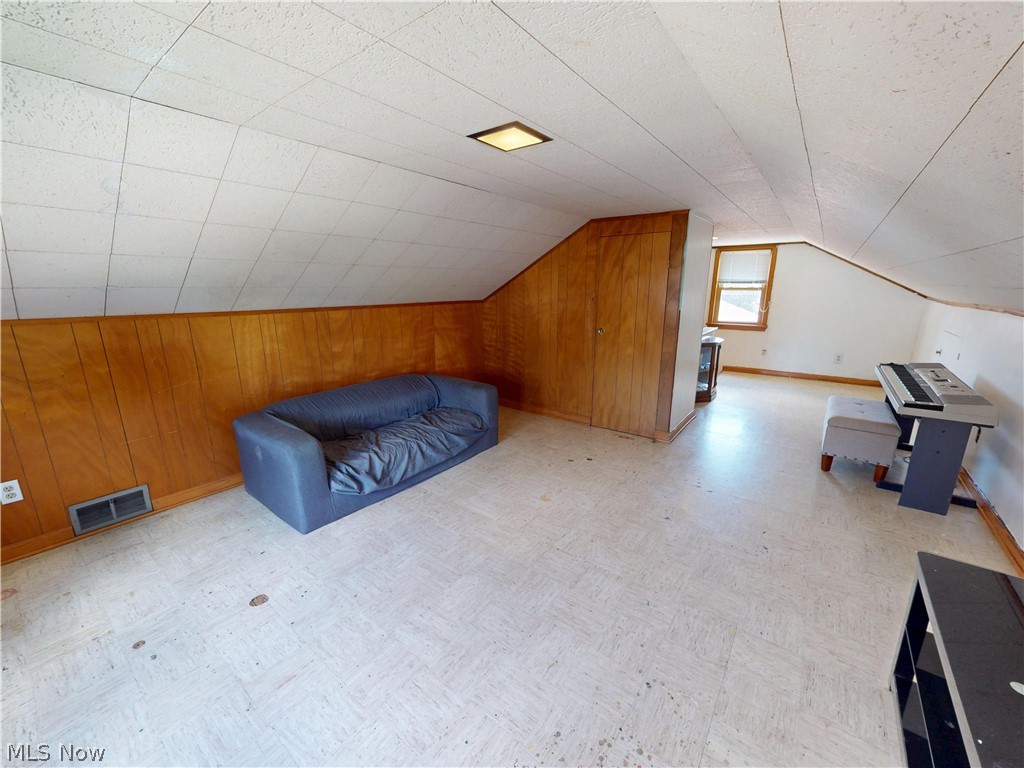 615 Edison Street Struthers OH 44471
