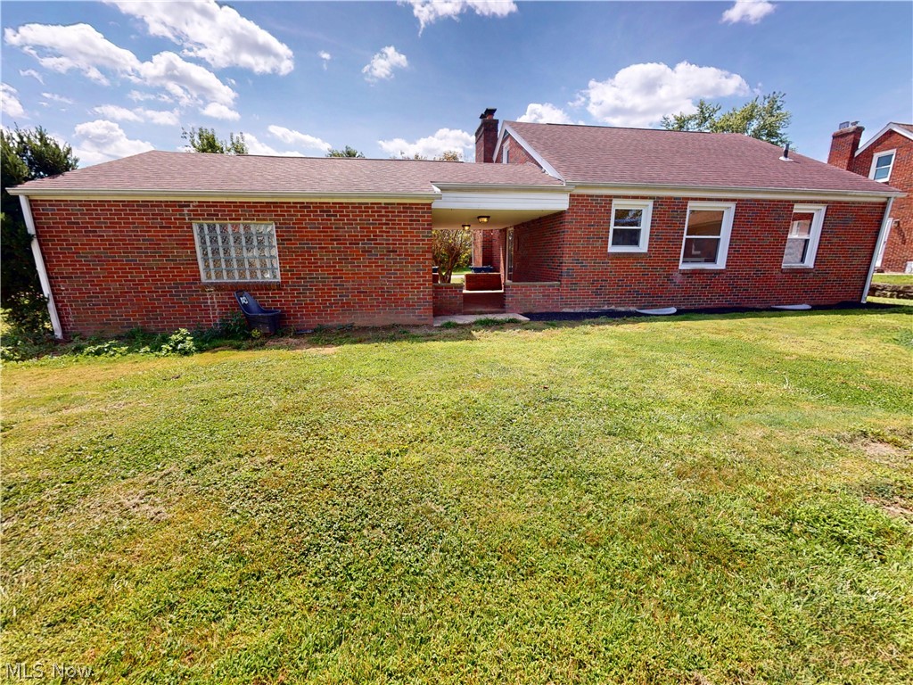 615 Edison Street Struthers OH 44471