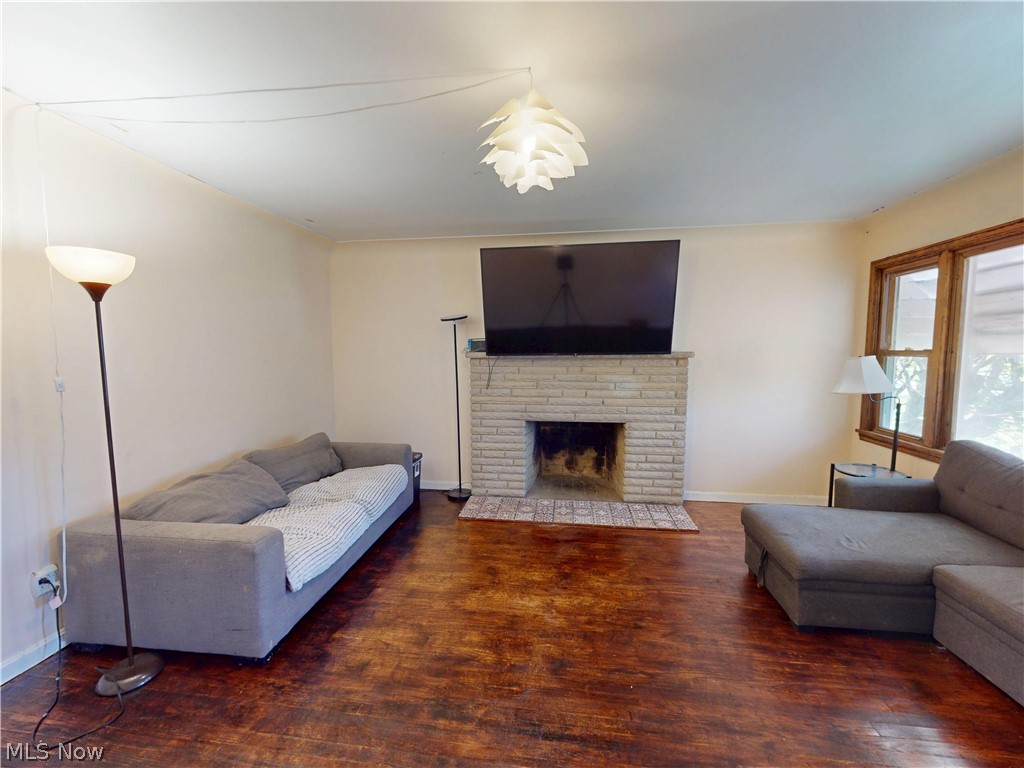 615 Edison Street Struthers OH 44471