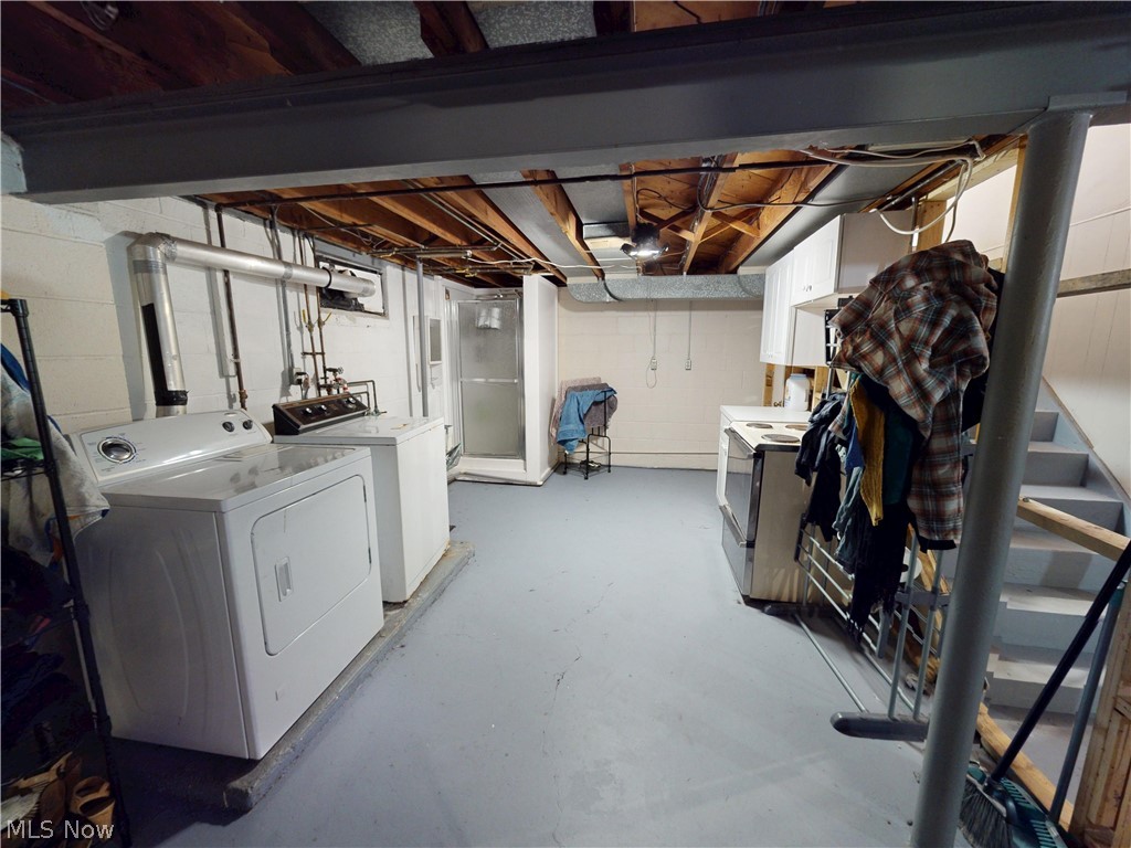 615 Edison Street Struthers OH 44471