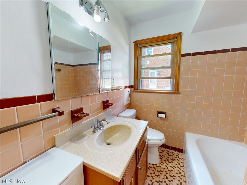 615 Edison Street Struthers OH 44471