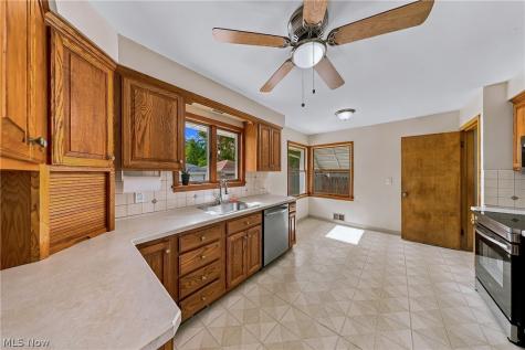 13917 Settlement Acres Drive Brook Park OH 44142