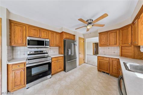 13917 Settlement Acres Drive Brook Park OH 44142