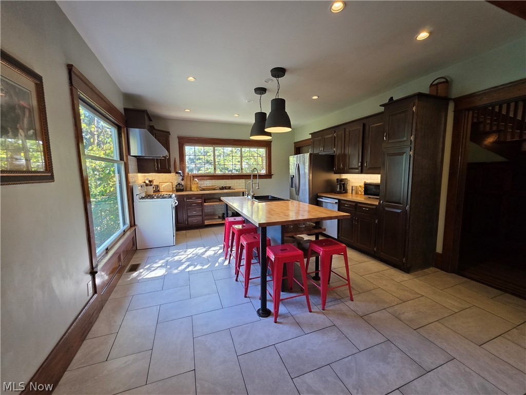 413 Cross Street Newcomerstown OH 43832