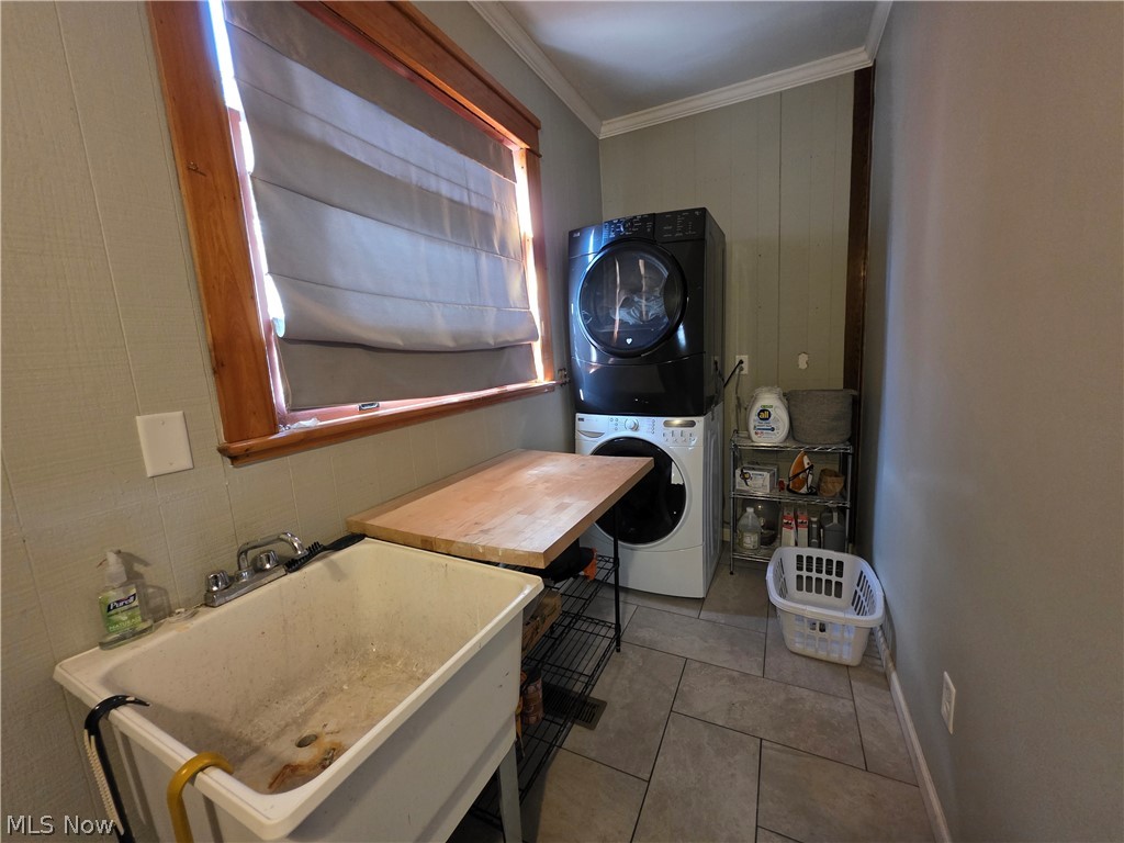 413 Cross Street Newcomerstown OH 43832