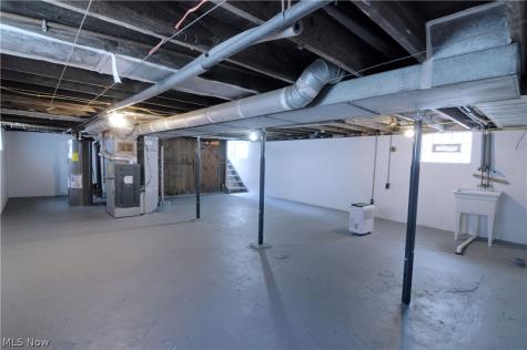557 Wesleyan Avenue Barberton OH 44203