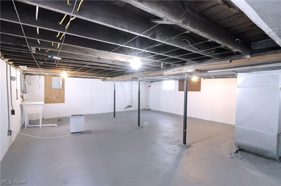 557 Wesleyan Avenue Barberton OH 44203