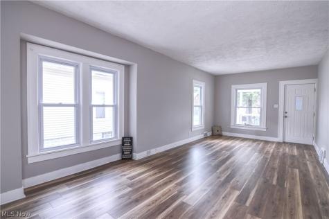 557 Wesleyan Avenue Barberton OH 44203