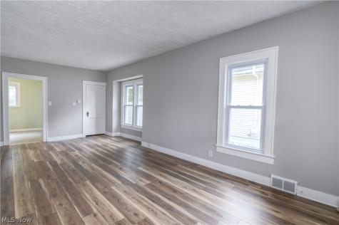 557 Wesleyan Avenue Barberton OH 44203
