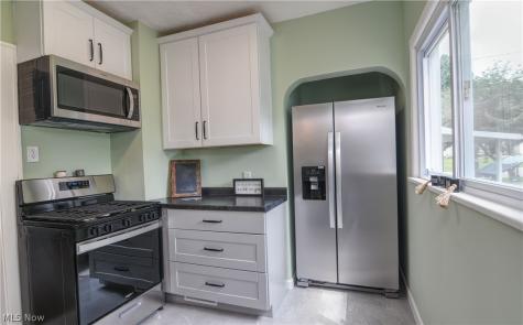 557 Wesleyan Avenue Barberton OH 44203