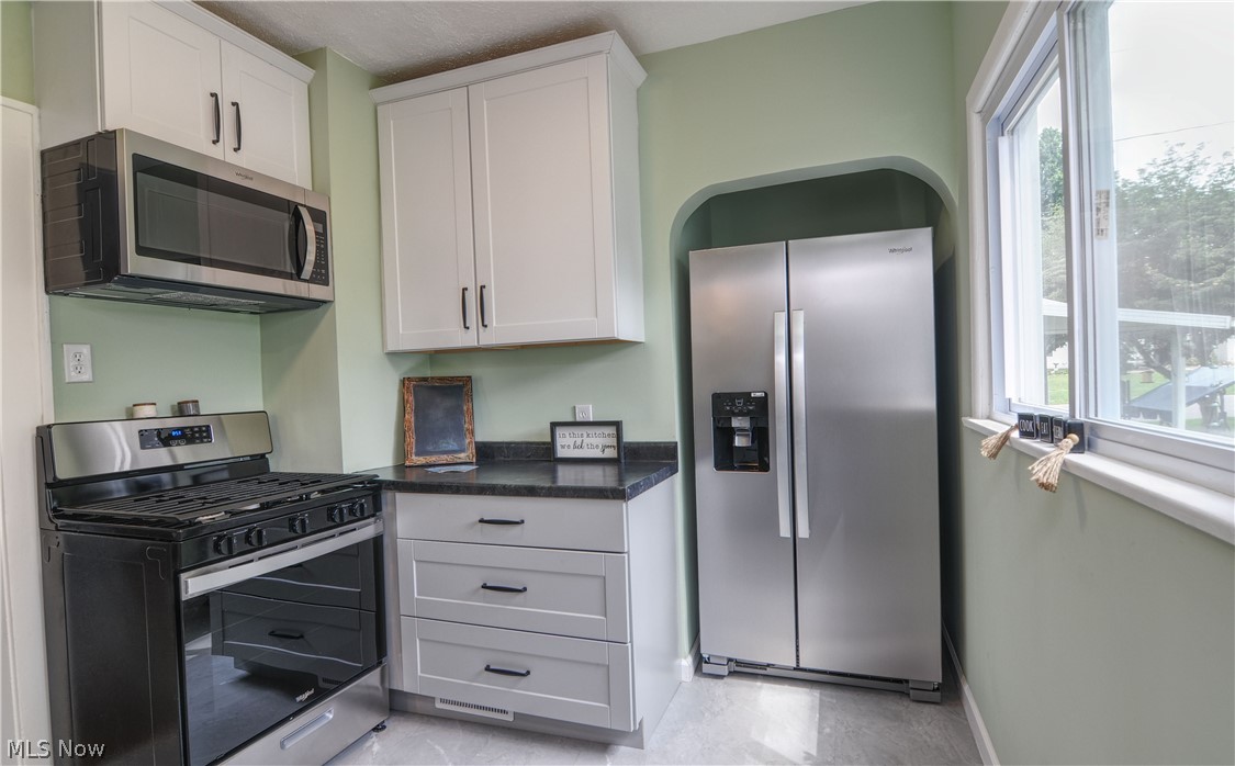557 Wesleyan Avenue Barberton OH 44203