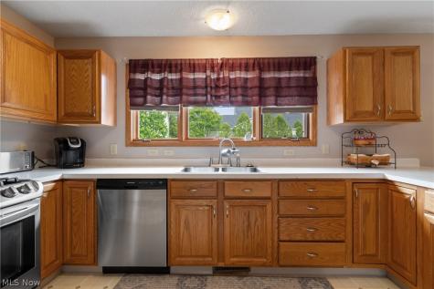 668 Oakcrest Drive Wadsworth OH 44281