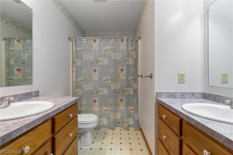 668 Oakcrest Drive Wadsworth OH 44281