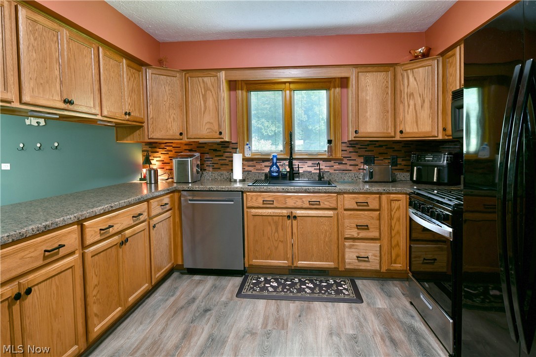 907 Center Street E Warren OH 44481