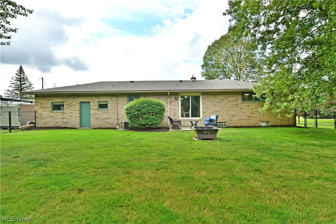 907 Center Street E Warren OH 44481
