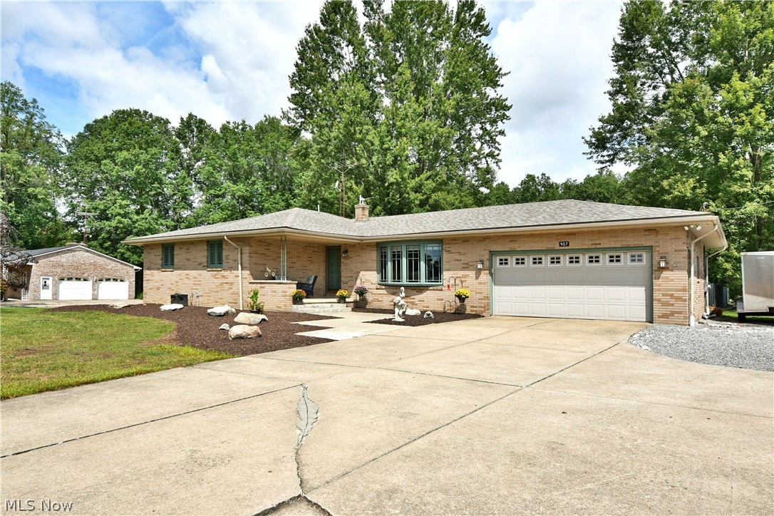 907 Center Street E Warren OH 44481