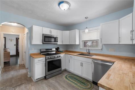 890 Winton Avenue Akron OH 44320