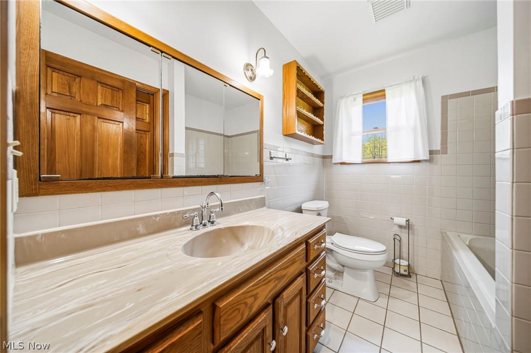16715 Nauvoo Road Middlefield OH 44062