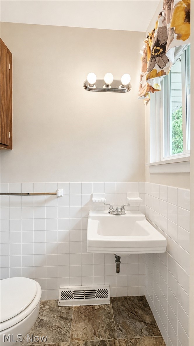 2021 Edenhall Drive Lyndhurst OH 44124