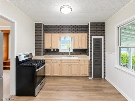4202 Gifford Avenue Cleveland OH 44109