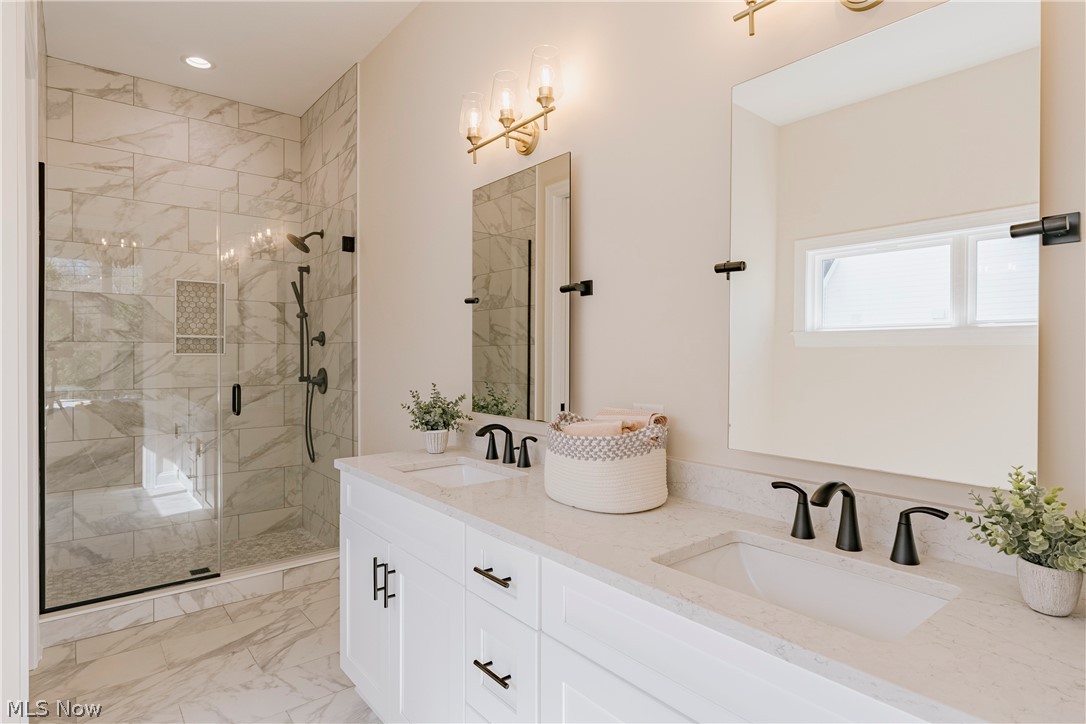 6469 N Cobblestone Road Mayfield Village OH 44143