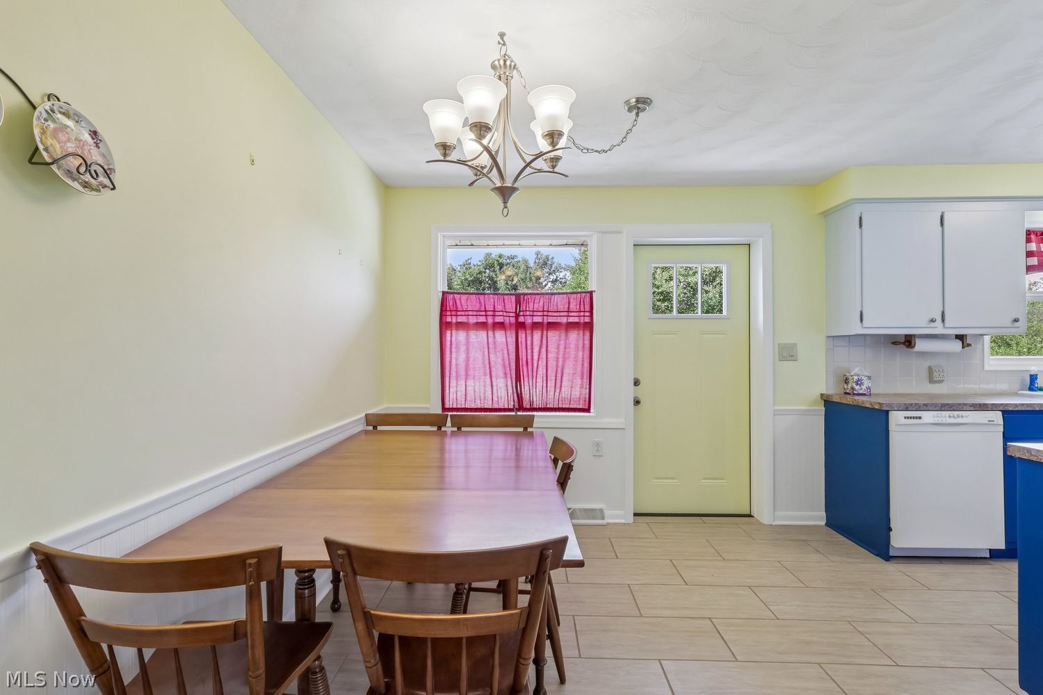 3831 Hugh Street NW Uniontown OH 44685