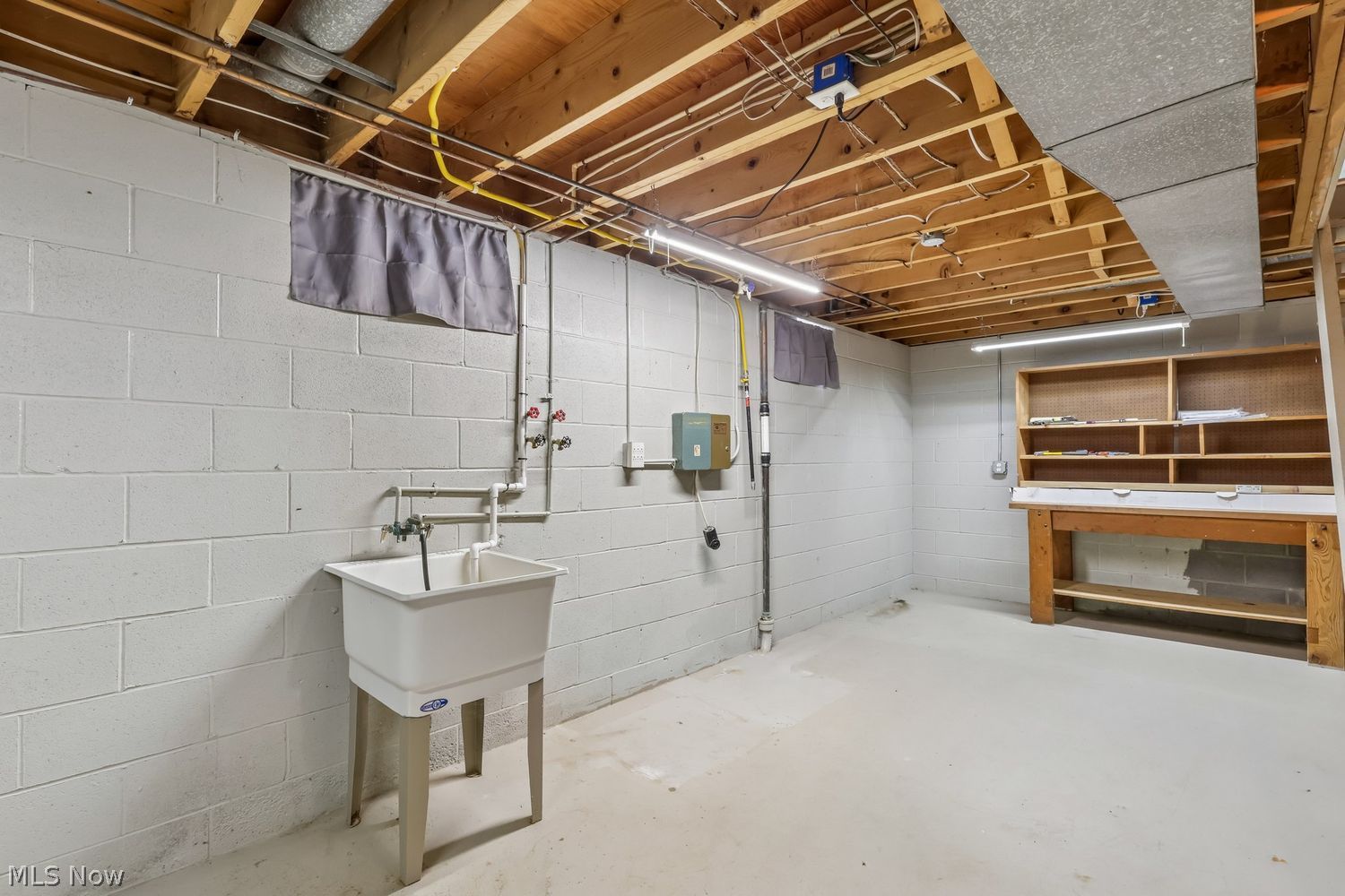 3831 Hugh Street NW Uniontown OH 44685
