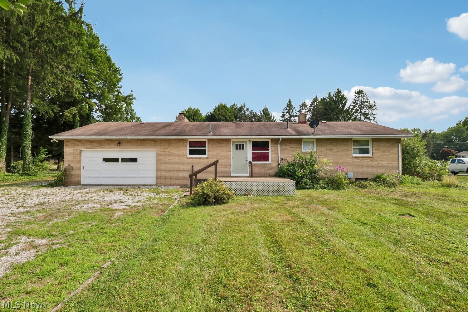 3831 Hugh Street NW Uniontown OH 44685