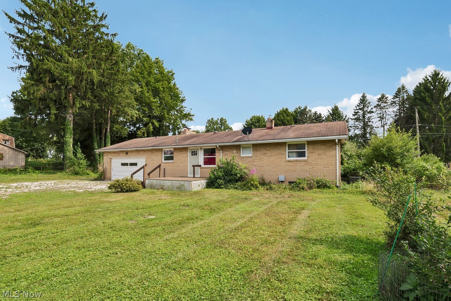 3831 Hugh Street NW Uniontown OH 44685